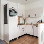 Chalé Klein Vink - Boulevard 27 Arcen